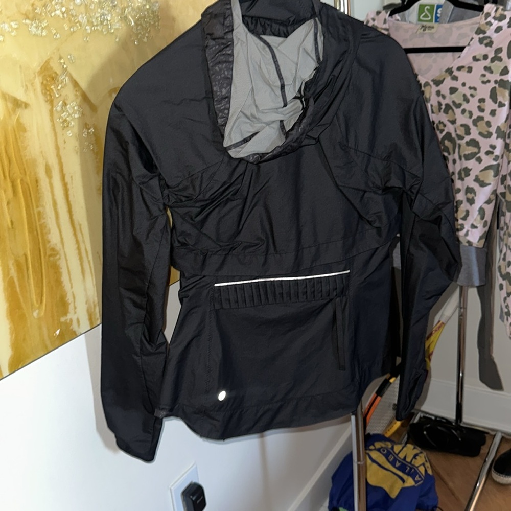 Lululemon wind breaker - Picture 2 of 5